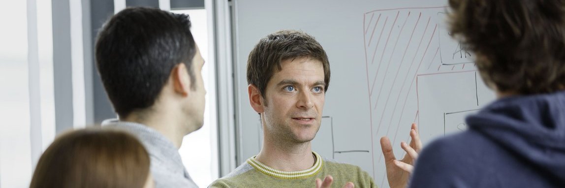 Beschäftigte von Vector in einem Meeting