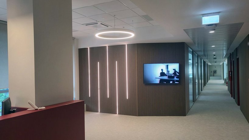 Reception and view of the hallway