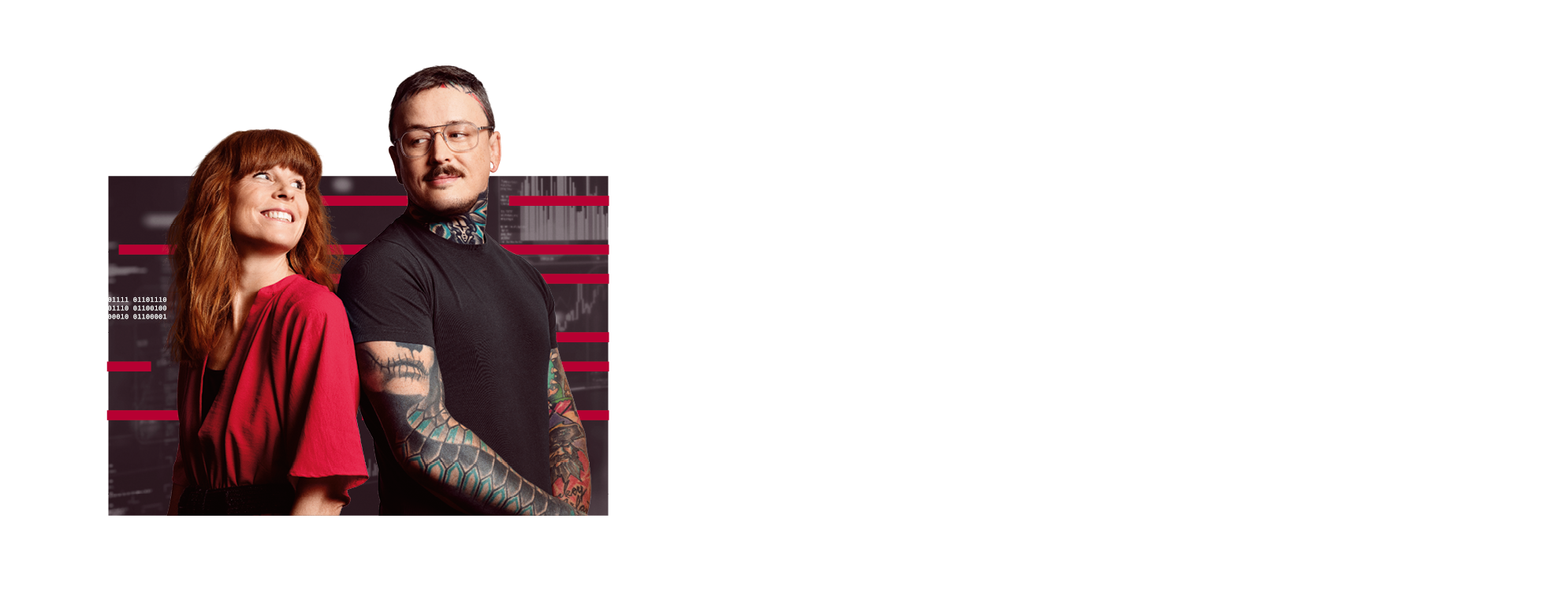 Eine Frau mit langen, rötlichen Haaren und ein Mann mit Brille und vielen Tattoos lächeln sich freundlich zu. Im Hintergrund sind technische Elemente aus der Softwareentwicklung.