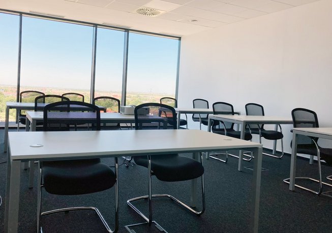 Vector Romania - room for training course