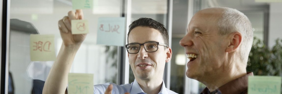 Vector employees do brainstorming