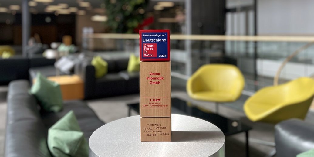 Trophäe aus Holz im schönen Eingangsbereich von Vector