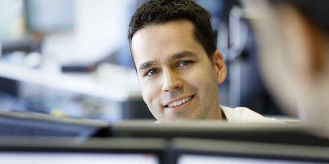 38 Jahre ist der Altersdurchschnitt des Vectorianers. 82 % der Mitarbeiter absolvierten ein Studium, 6 % promovierten. Vector employee at work