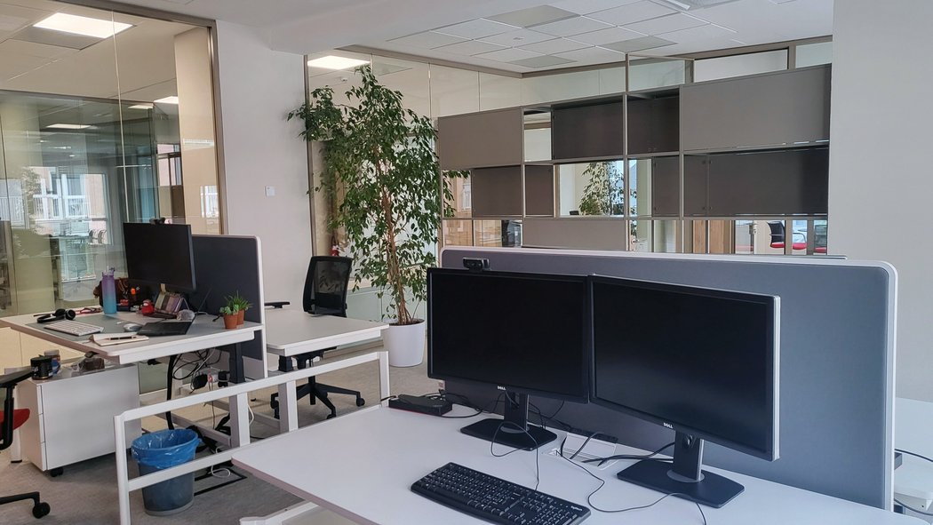Modern workstations with 2 monitors each