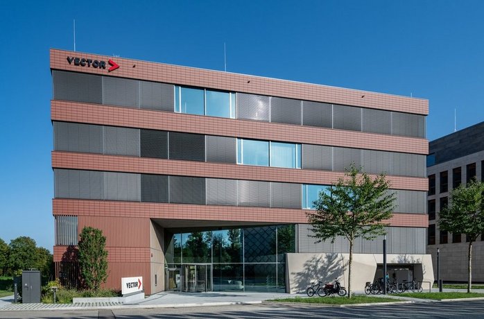 Zweites Gebäude auf dem TechCampus Front des Gebäudes mit viel Glas