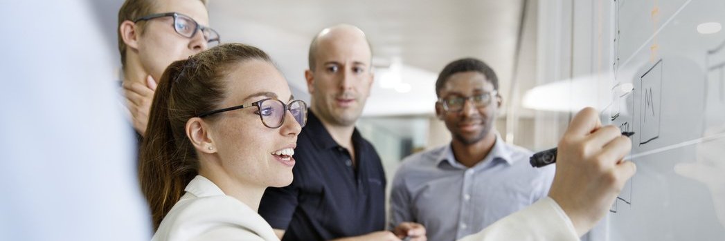 Vector employees do brainstorming