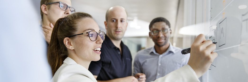 Vector employees do brainstorming