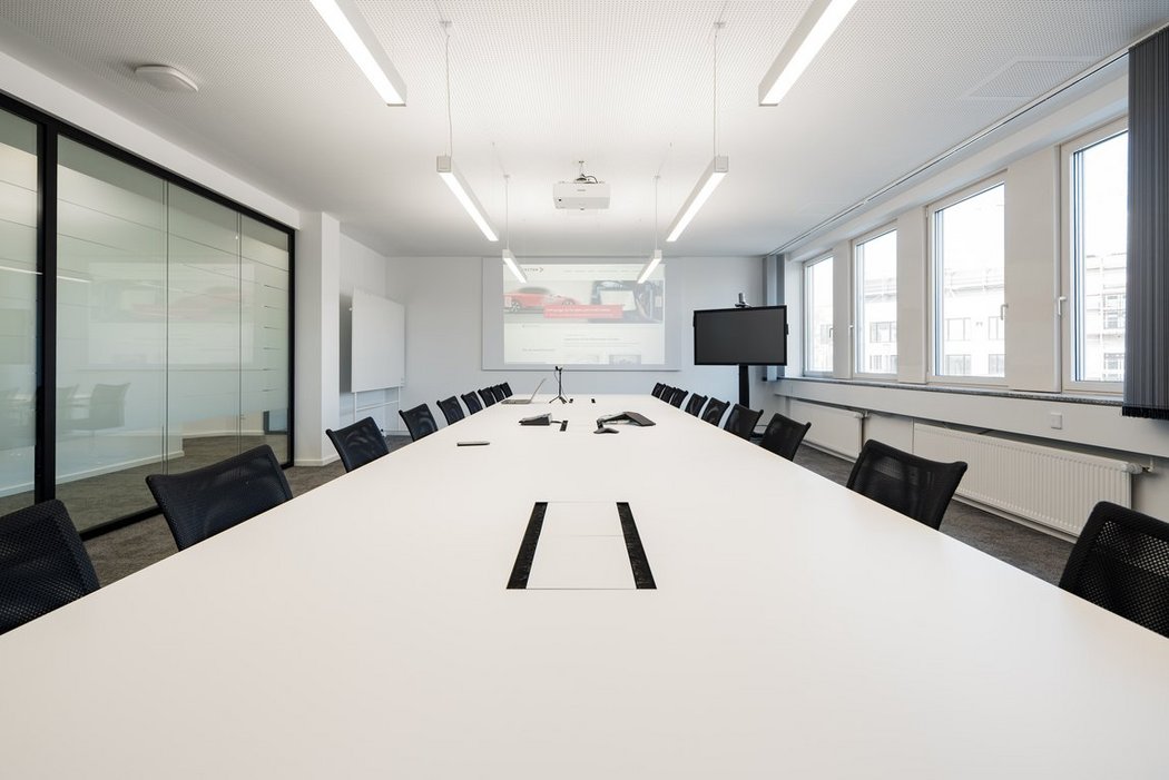 Besprechungsraum Großer Besprechungsraum mit State-of-the-Art-Ausstattung