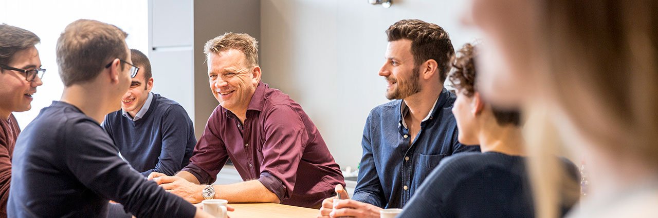 Vector employees in the coffee kitchen