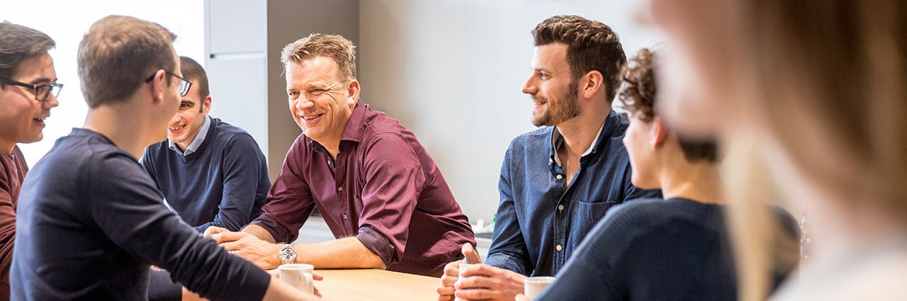 Vector employees in the coffee kitchen