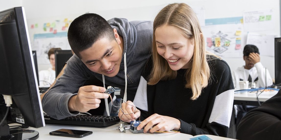 Two participants in the program "MINT at school"