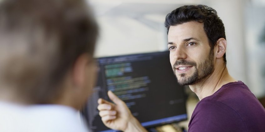 Mitarbeiter von Vector an ihrem Arbeitsplatz