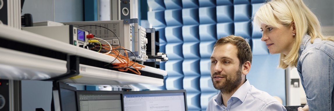 Beschäftigte von Vector im EMC Labor