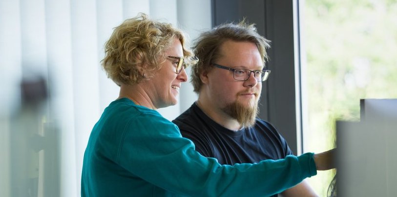 Vector employees during a conversation