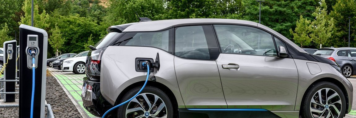 Charging station for a hybrid or electric car